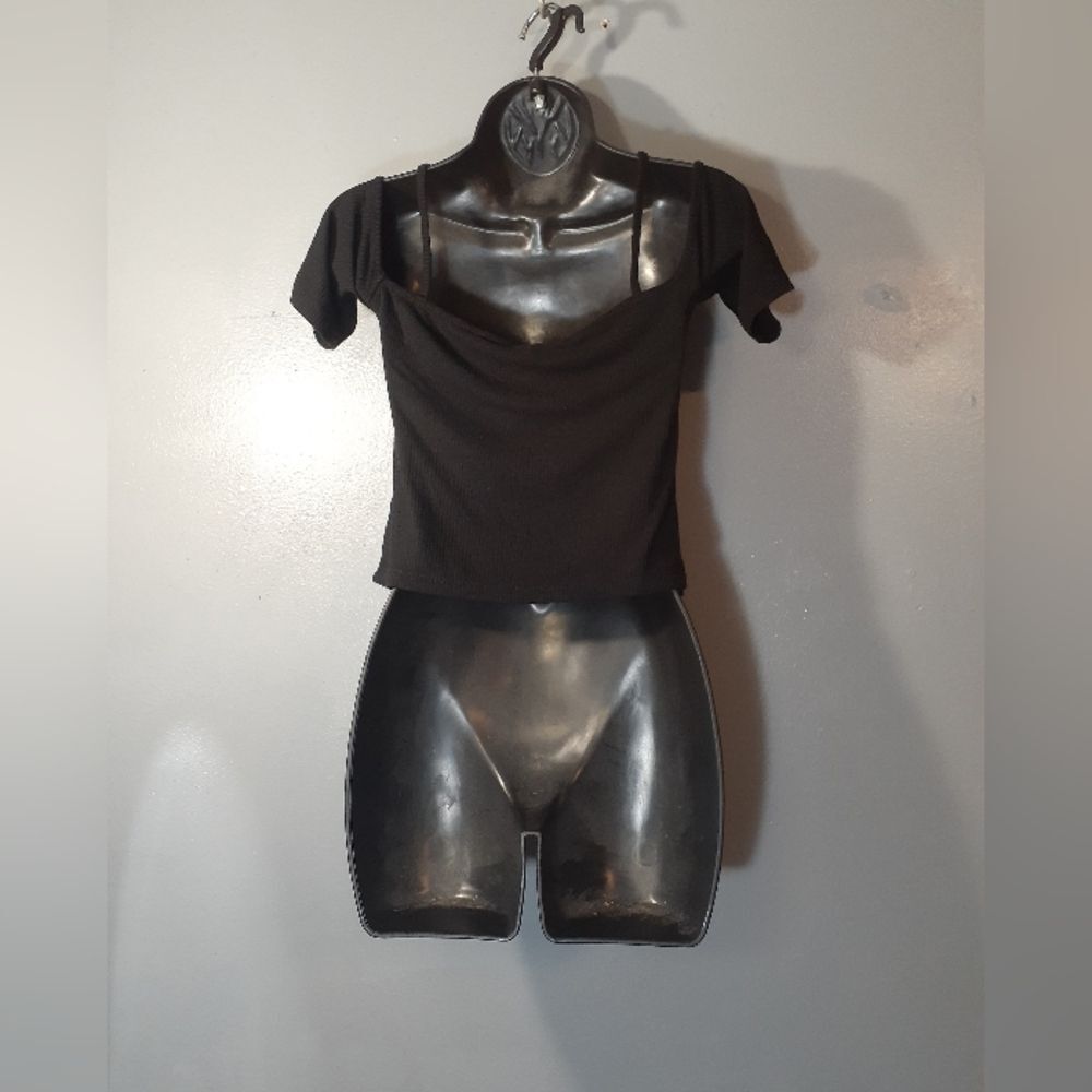 H&M black cold shoulder ribbed crop top - Picture 4 of 4